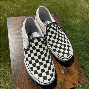 Women’s band shoes size 8, cream and black checkers